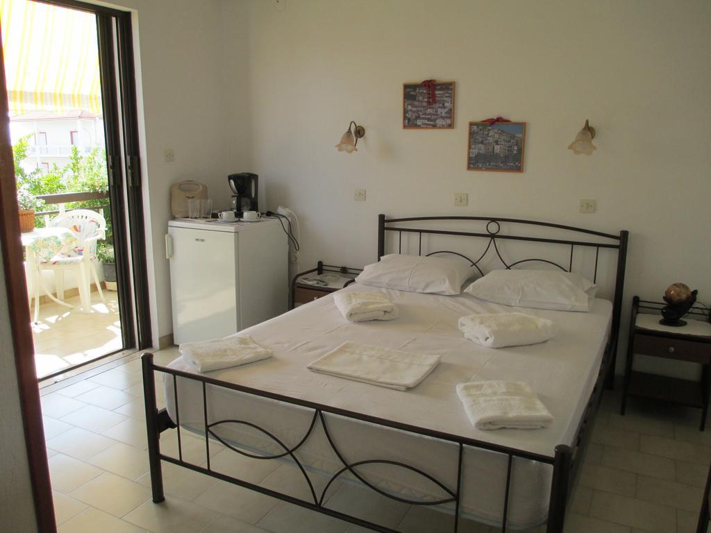 Nick House Hotel Plomari Exterior photo