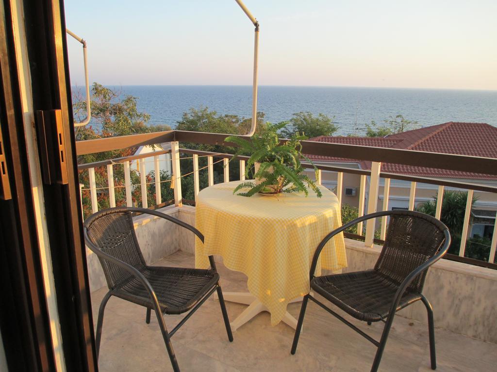 Nick House Hotel Plomari Exterior photo