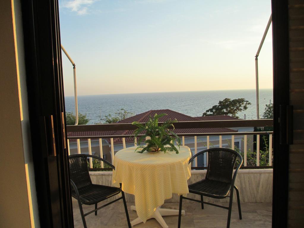 Nick House Hotel Plomari Exterior photo